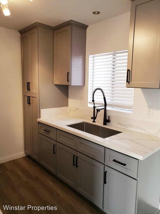 Building Photo - 1 br, 1 bath Apartment - 3345 Drew St