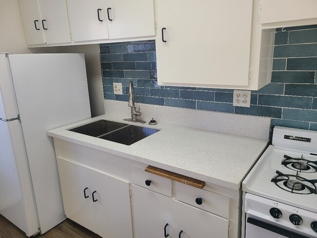 Building Photo - 361 13th St