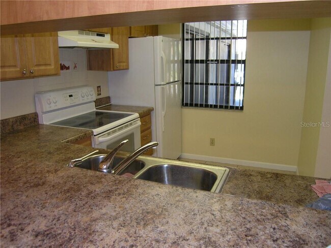 Foto del edificio - 2051 Sunset Grove Ln