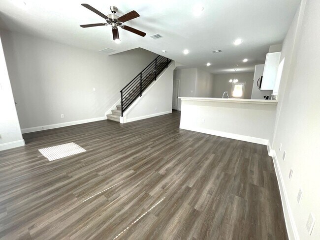 Building Photo - 5214 Mayle St