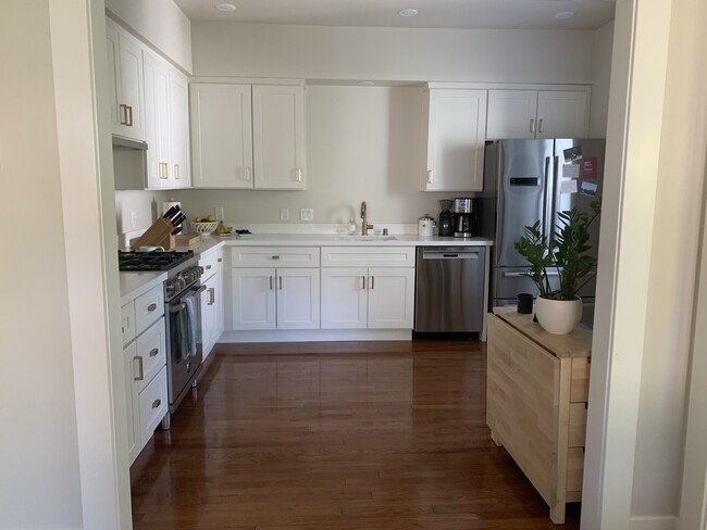Building Photo - 2409 I St