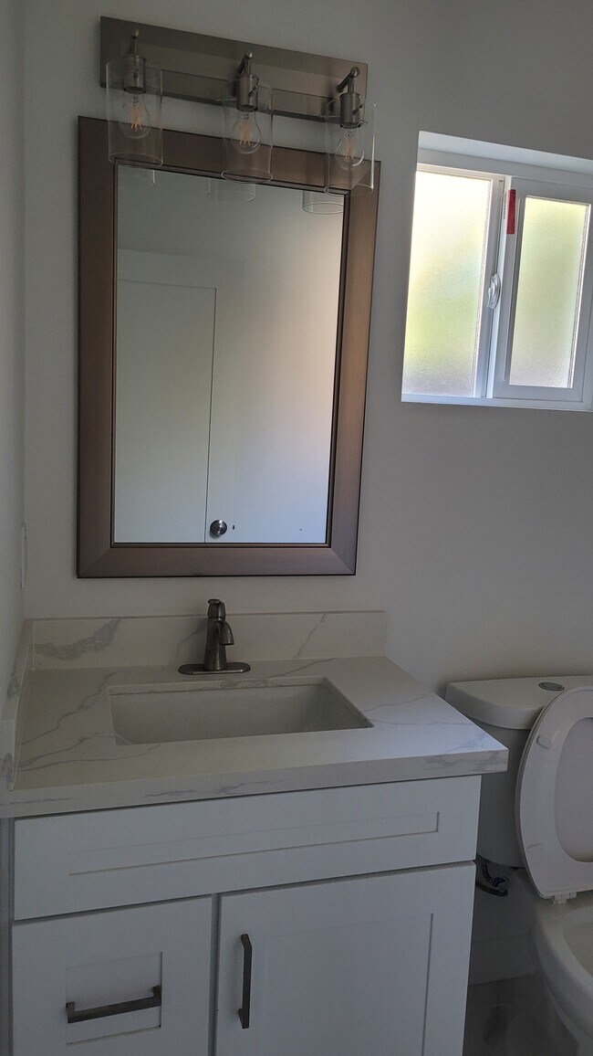 Foto del edificio - 3220 Huron St