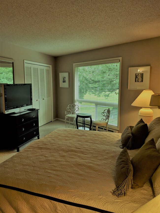 Master Bedroom - 68574 E Fairway Estates Rd