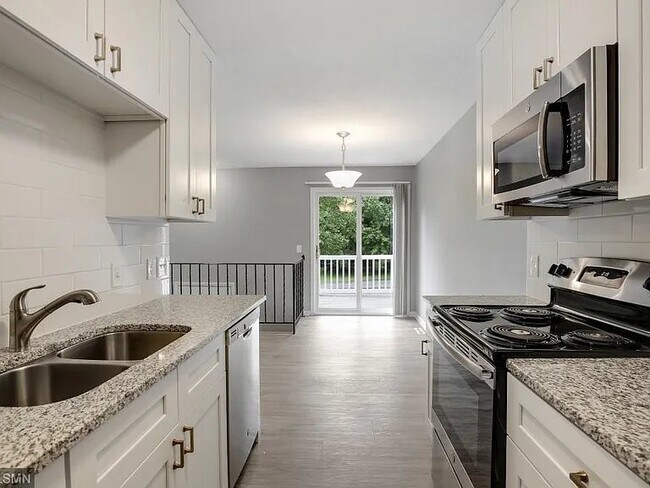 Foto del edificio - 527 Broadway Ave N