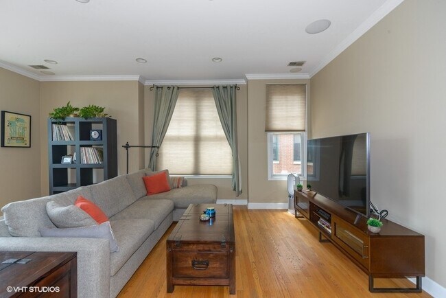 Foto del edificio - 2140 N Winchester Ave