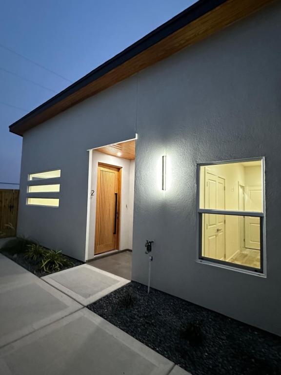 Building Photo - 310 E Rogers Rd, unit 2
