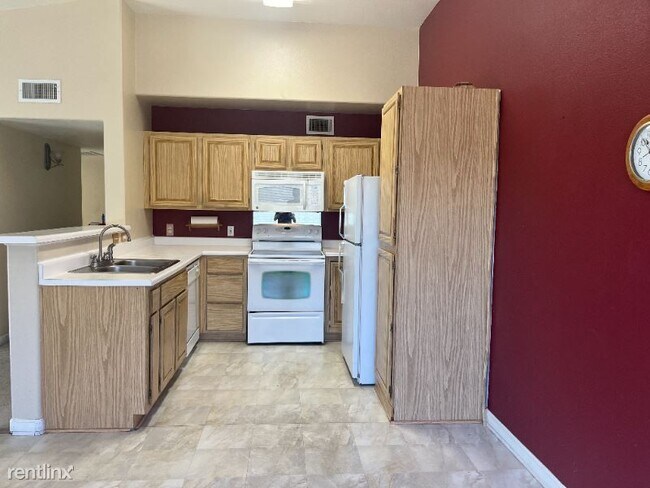 Building Photo - 2 br, 2 bath Condo - 1116 Opal street 201 ...