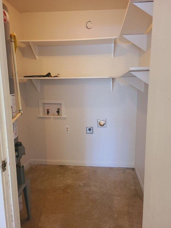 Foto del edificio - 3 Bedroom Mid-Century Rental