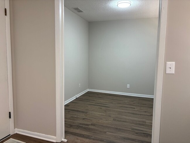 Building Photo - Q&amp;H7513/15