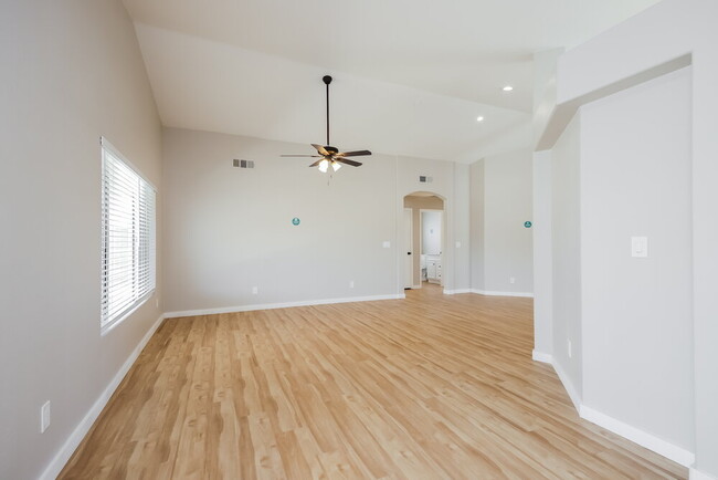 Foto del edificio - 7055 W Sanna St