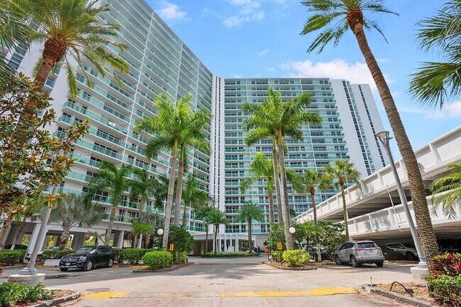 Foto del edificio - 100 Bayview Dr