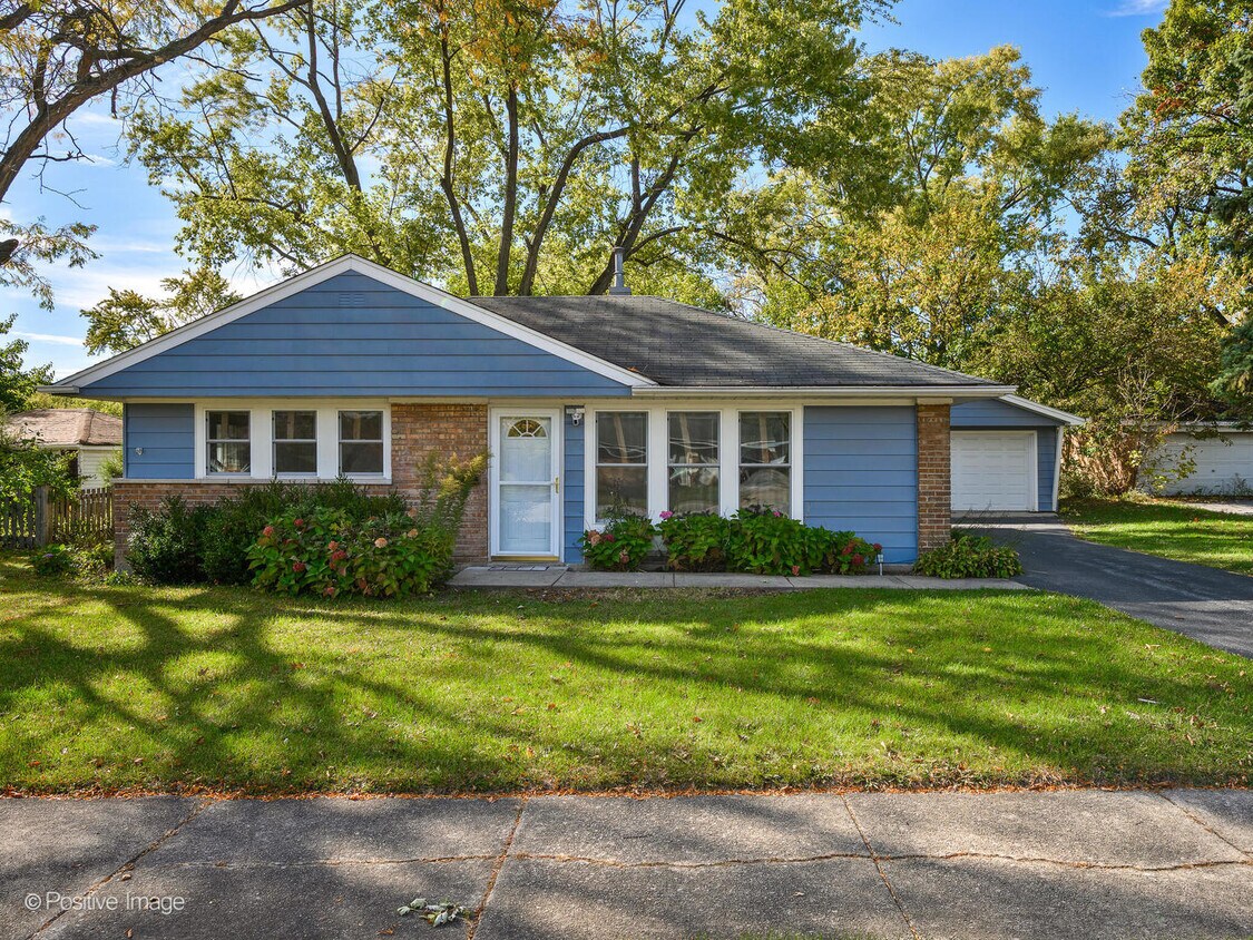 Primary Photo - 353 Blackhawk Dr