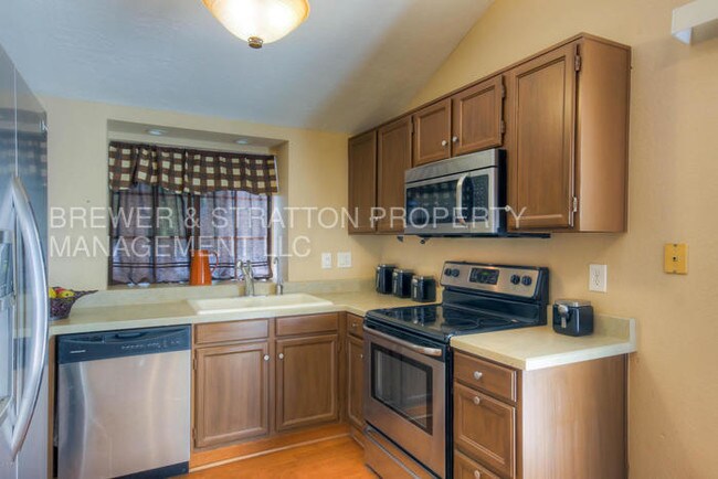 Building Photo - 921 W University Dr