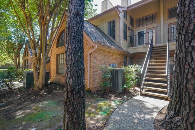 Foto del edificio - 16800 Sugar Pine Dr