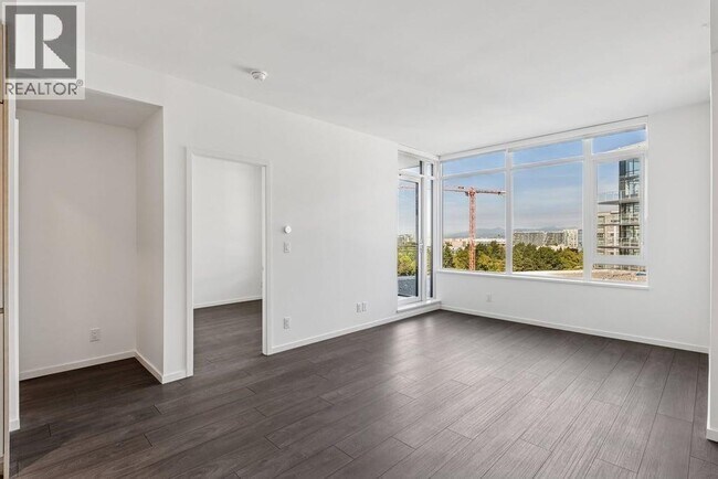 Photo du bâtiment - 6500-6500 Minoru Blvd