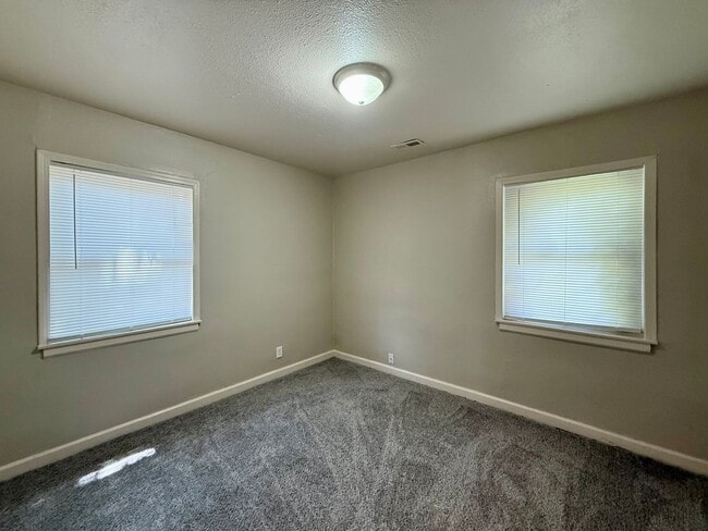 Building Photo - 2 Bedroom at Kellogg and Oliver