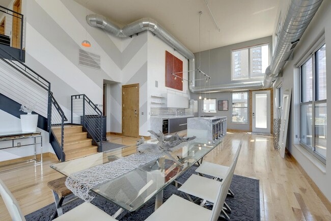 Building Photo - 521 S 7th St