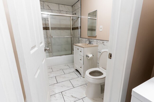 Foto del edificio - 305 N Live Oak St