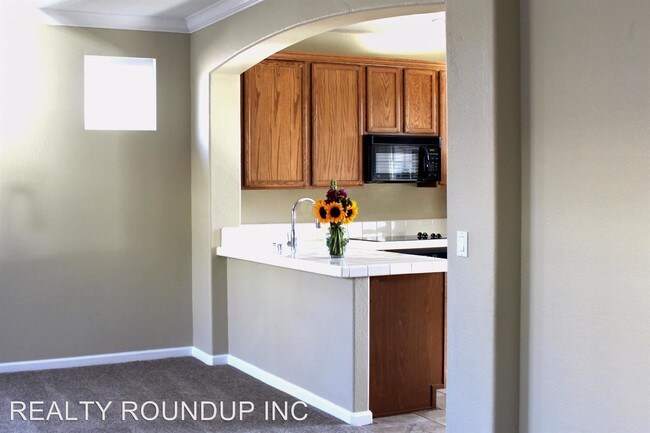 Building Photo - 7989 Fescue Ct