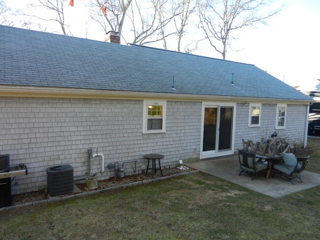 Building Photo - 16 Musket Ln