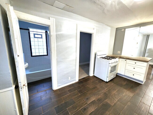 Building Photo - 2525 N Weil St