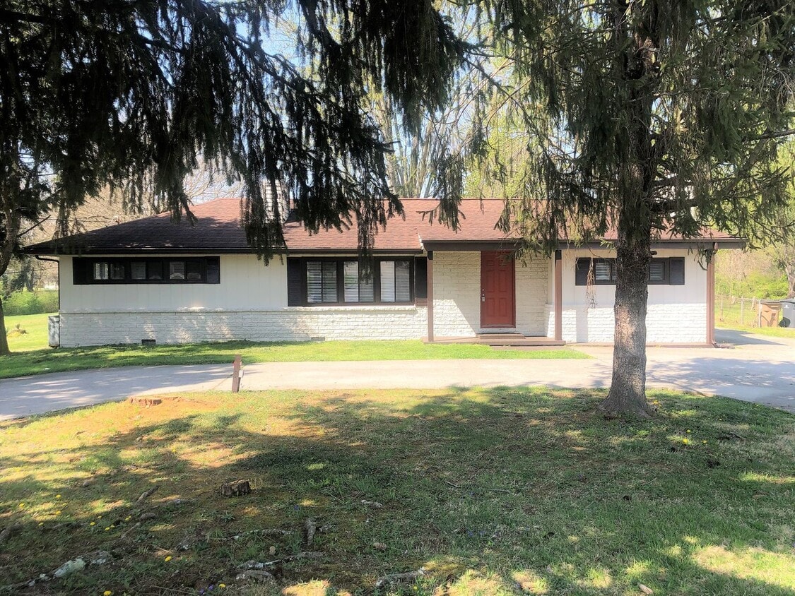 THREE BEDROOM HOME LOCATED IN ROCKY HILL!! - THREE BEDROOM HOME LOCATED IN ROCKY HILL!!