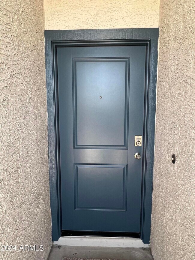 Building Photo - 15618 W Desert Hollow Dr