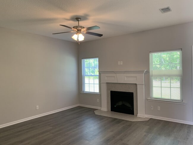 Building Photo - 179 Flemington Oaks Cir