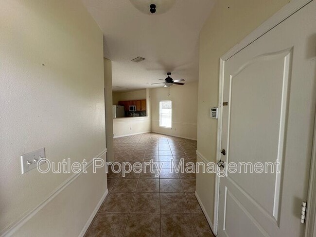 Foto del edificio - 4749 Waterside Pointe Cir