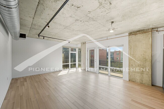 Foto del edificio - Spacious Condo with Central AC and Mountai...