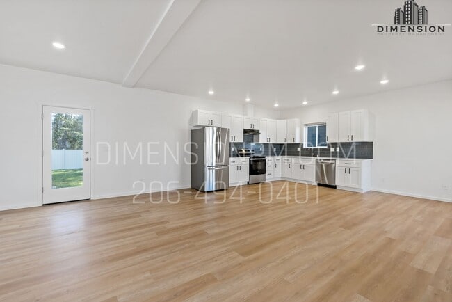Building Photo - Fully Fenced  4 Bed 3 Baths Newer Construction Home