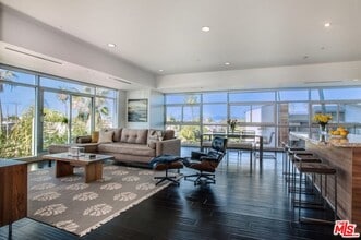 Building Photo - 3111 Vía Dolce