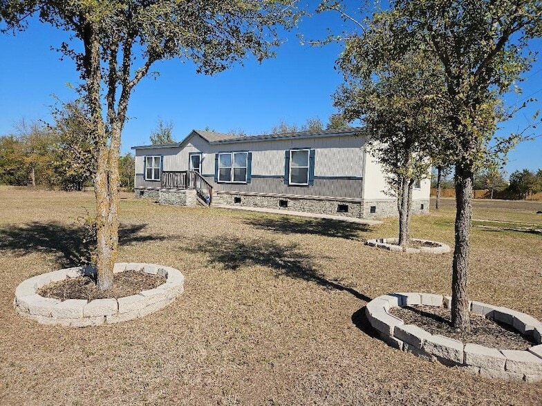 Primary Photo - 482 McDonald Ln W