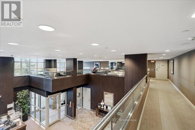 Photo du bâtiment - 65 E Liberty St