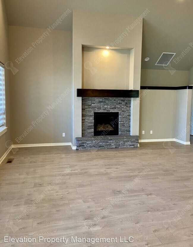Building Photo - 3 br, 3 bath House - 3681 SW Coyote Ln