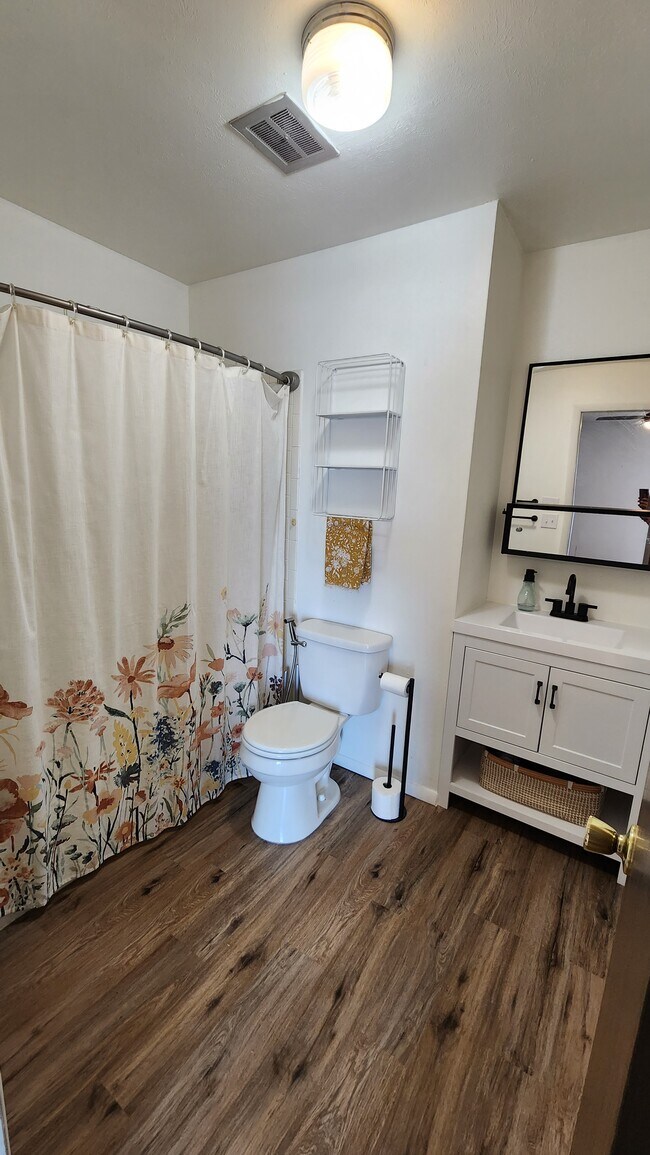 Foto del edificio - 750 Tabor St