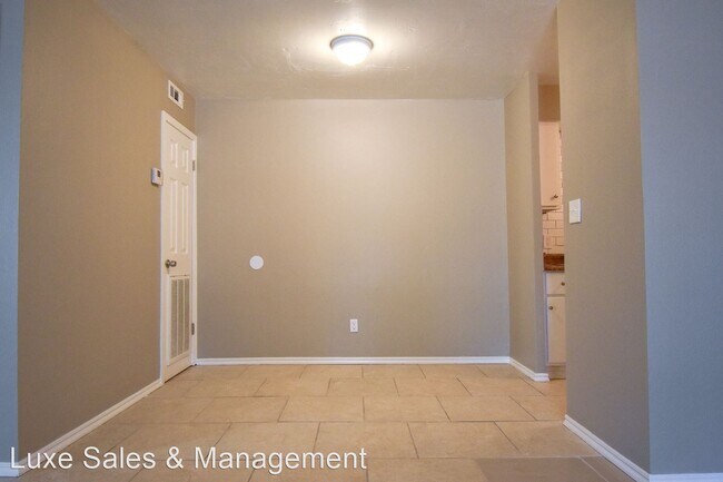 Building Photo - 1 br, 1 bath House - 6010 Northwest Expres...
