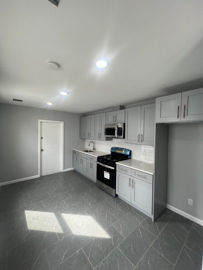 Building Photo - 50 9th Ave