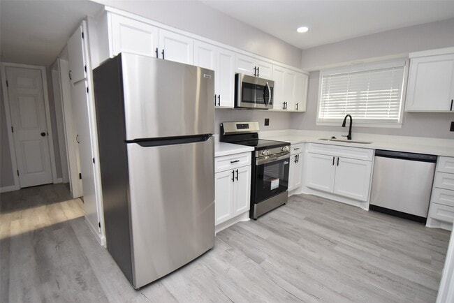 Building Photo - 16587 El Camino Real