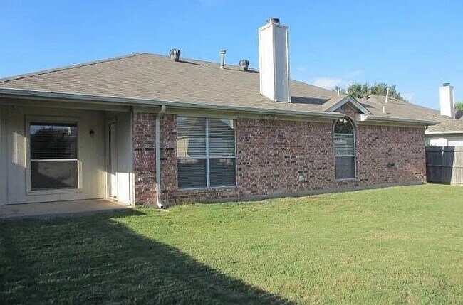 Foto del edificio - 1700 Farmington Dr