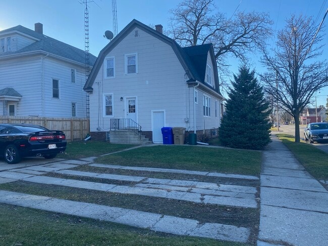 Building Photo - 5003 19th Ave