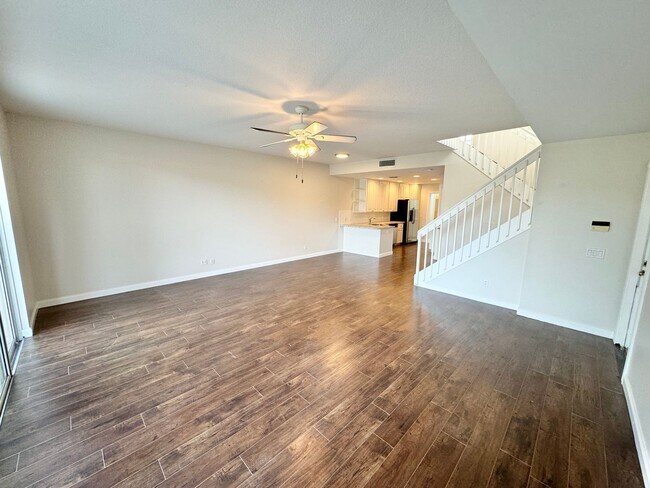 Foto del edificio - ** THE COVE ** 3 BED / 2.5 BATH - TOWNHOME...