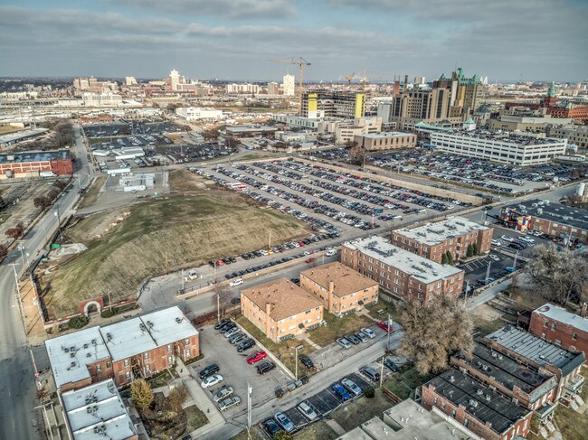 Building Photo - 3850 Park Ave