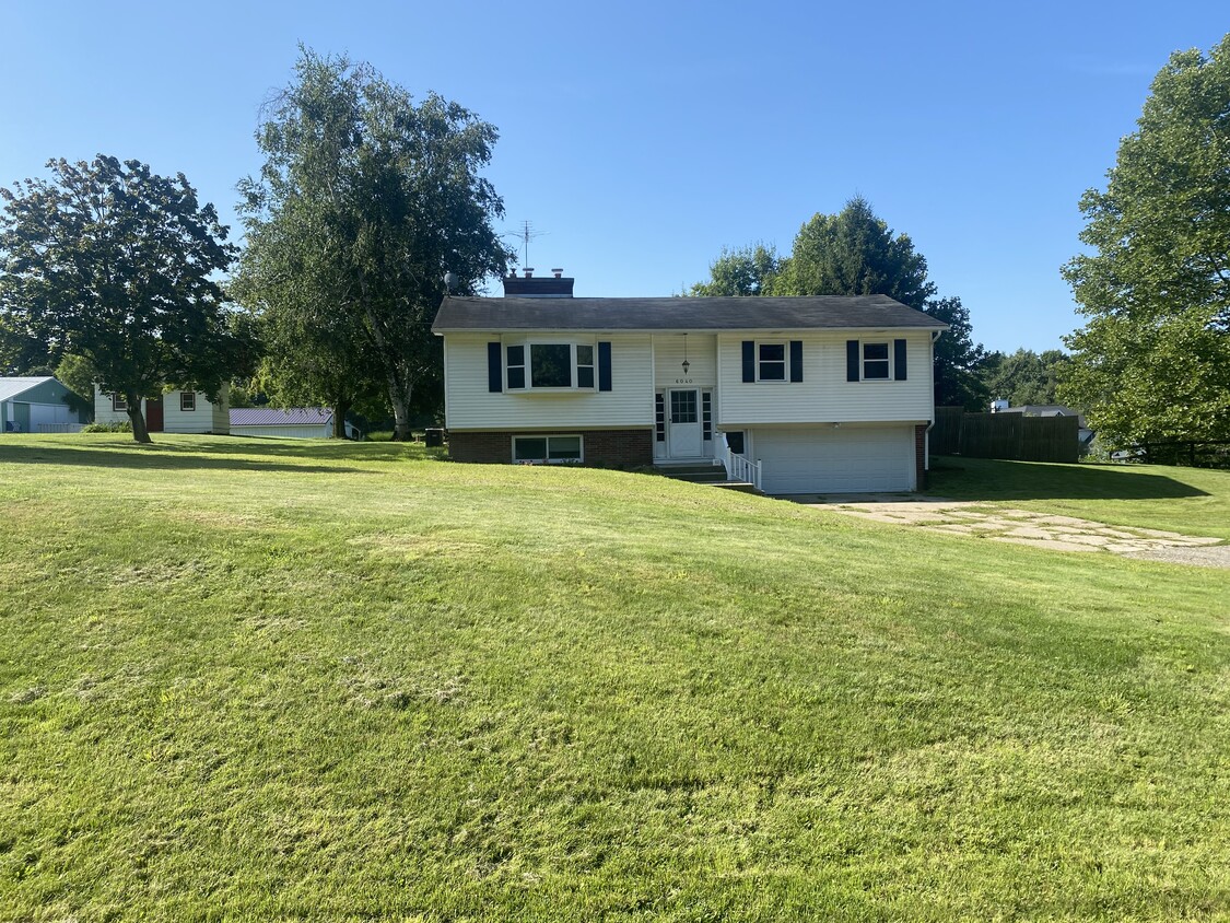 Foto principal - 6040 10 Mile Rd NE