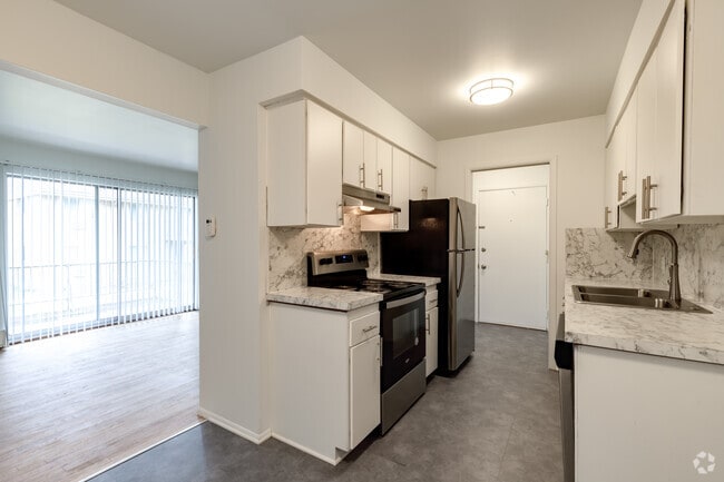 1BR, 1BA - Saratoga - 690SF - The Ivanhoe Apartments