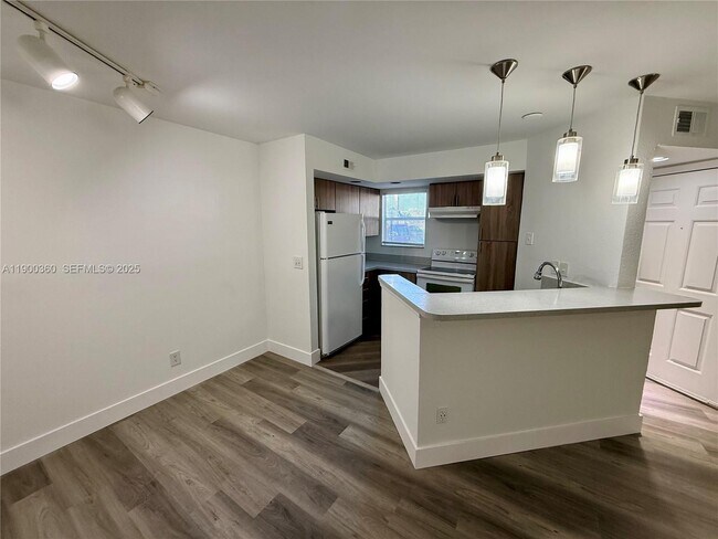 Foto del edificio - 12840 Vista Isles Dr