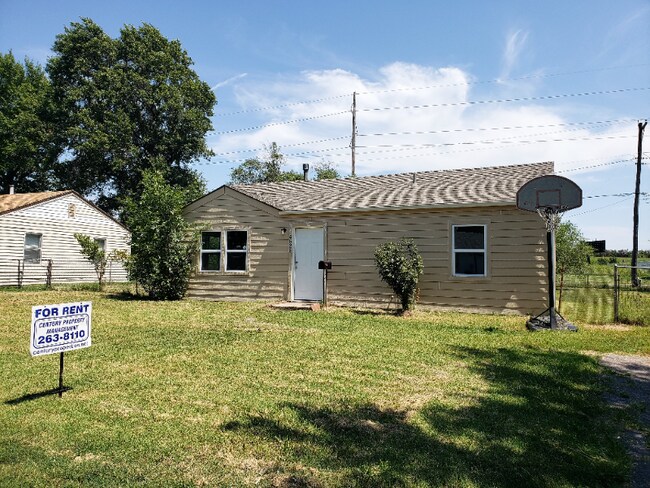 Building Photo - 4626 Hemlock Ave