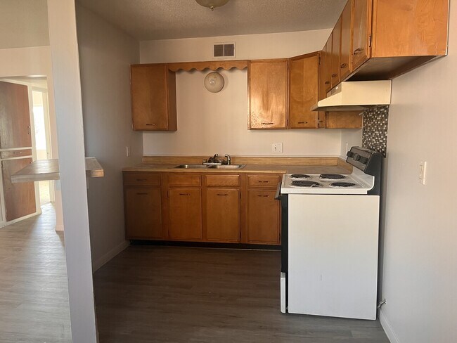 Building Photo - 320 Landing