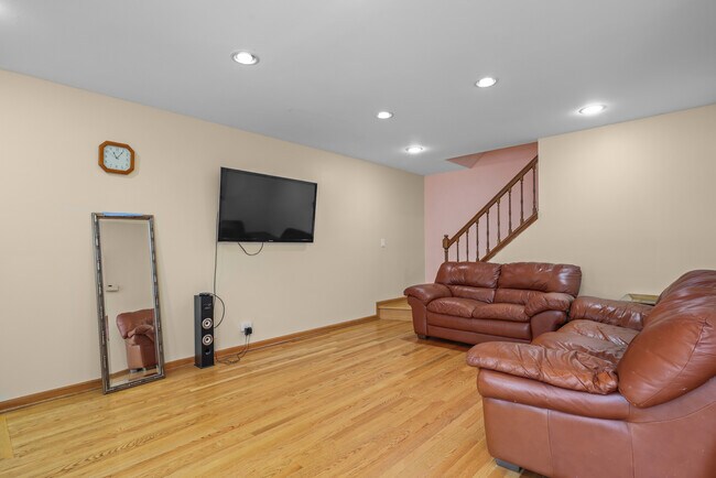 Foto del edificio - 334 Plumwood Ct