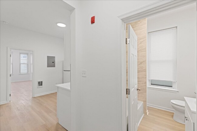 Foto del edificio - 6104 Glenmore Ave